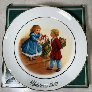 1984 Avon Christmas Plate Trimmed with 22K Gold Celebrating The Joy Of Giving